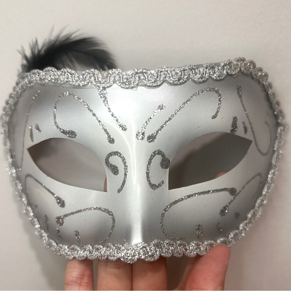 ❤️FREE❤️ Silver Masquerade Mask with Black Feather